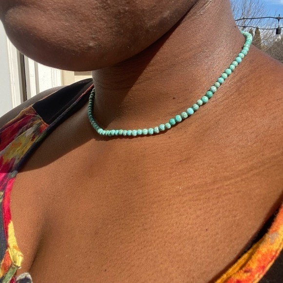 Turquoise magnesite beaded choker necklace - Picture 2 of 2